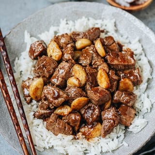 L. Beef Garlic Sauce