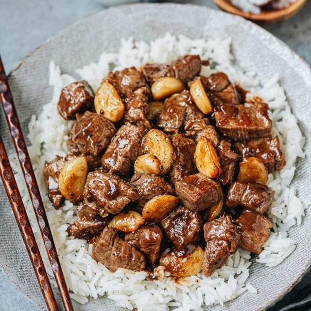 L. Beef Garlic Sauce.